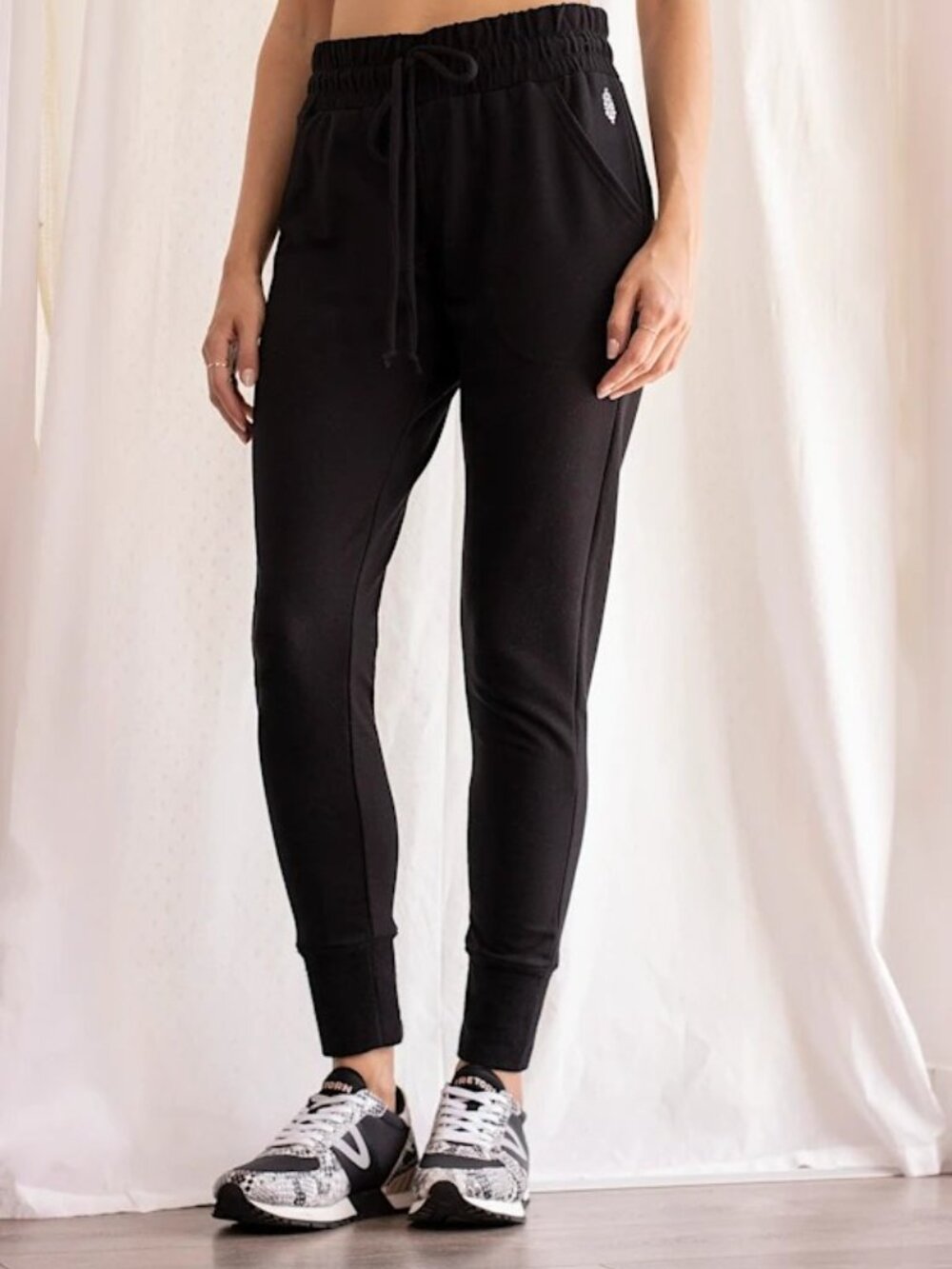 Free People Movement Sunny Black Skinny Jogger Sweatpants Size M Cozy Loungewear